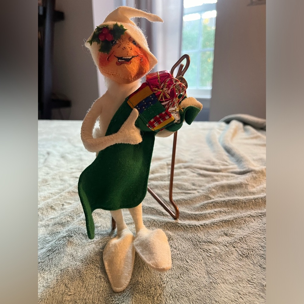 Annalee Mobilitee doll. Elf with presents
